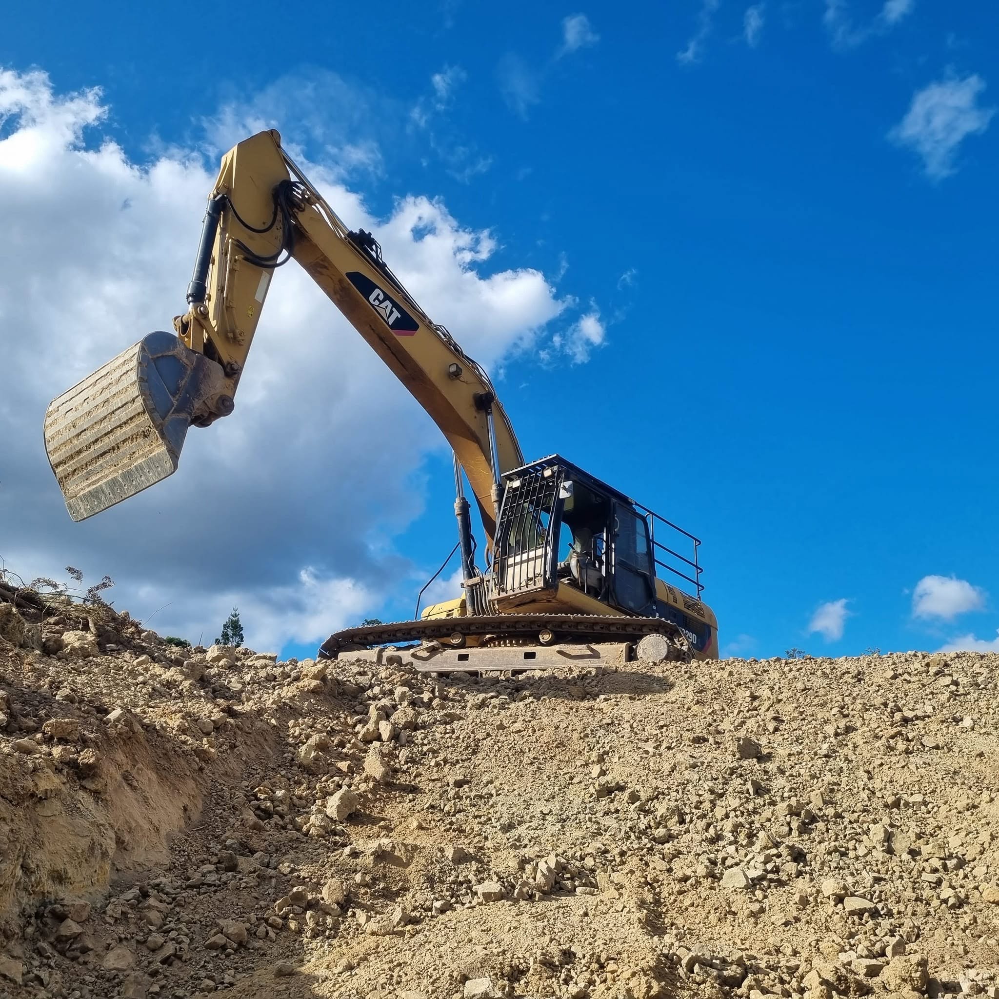 SCH Excavations excavator on a site cut